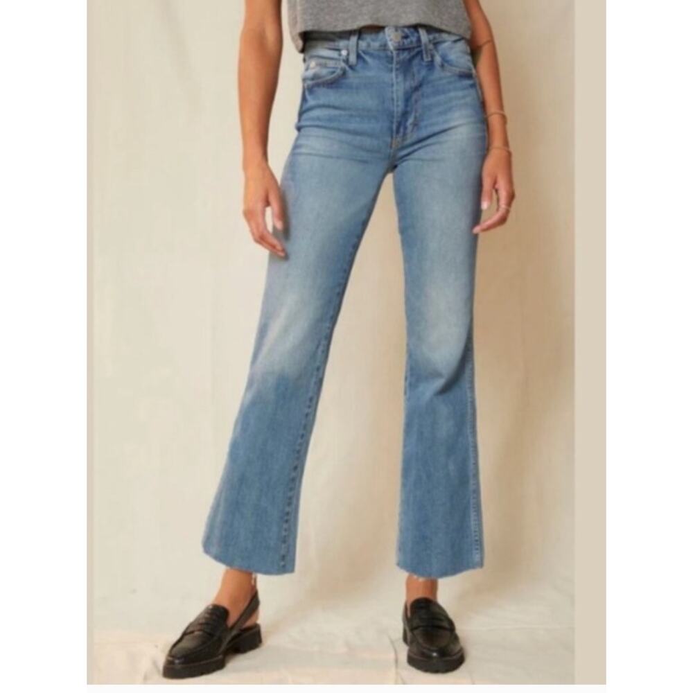 Amo High Rise Kick Crop Jeans Sz 25 Topanga Wash Chic Trendy Light Wash Flare